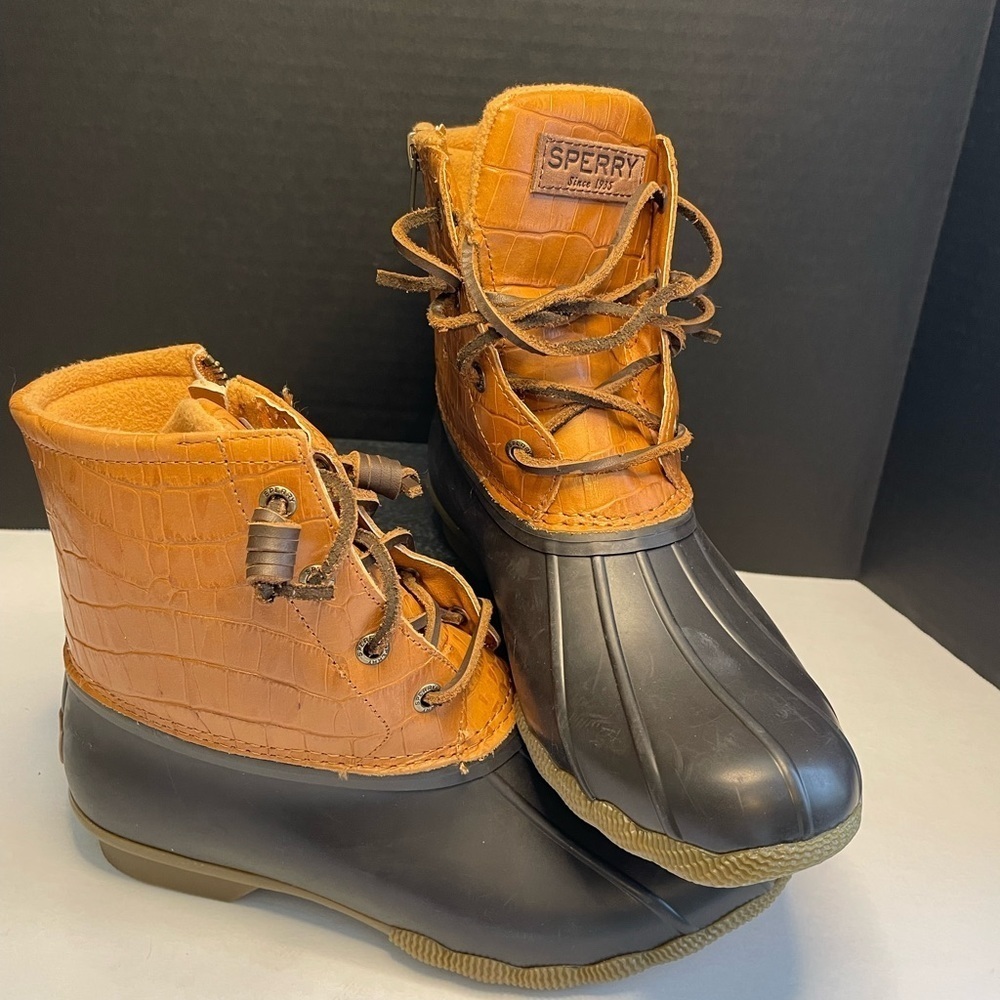 NWOT Sperry Saltwater boots in women’s size 7.5